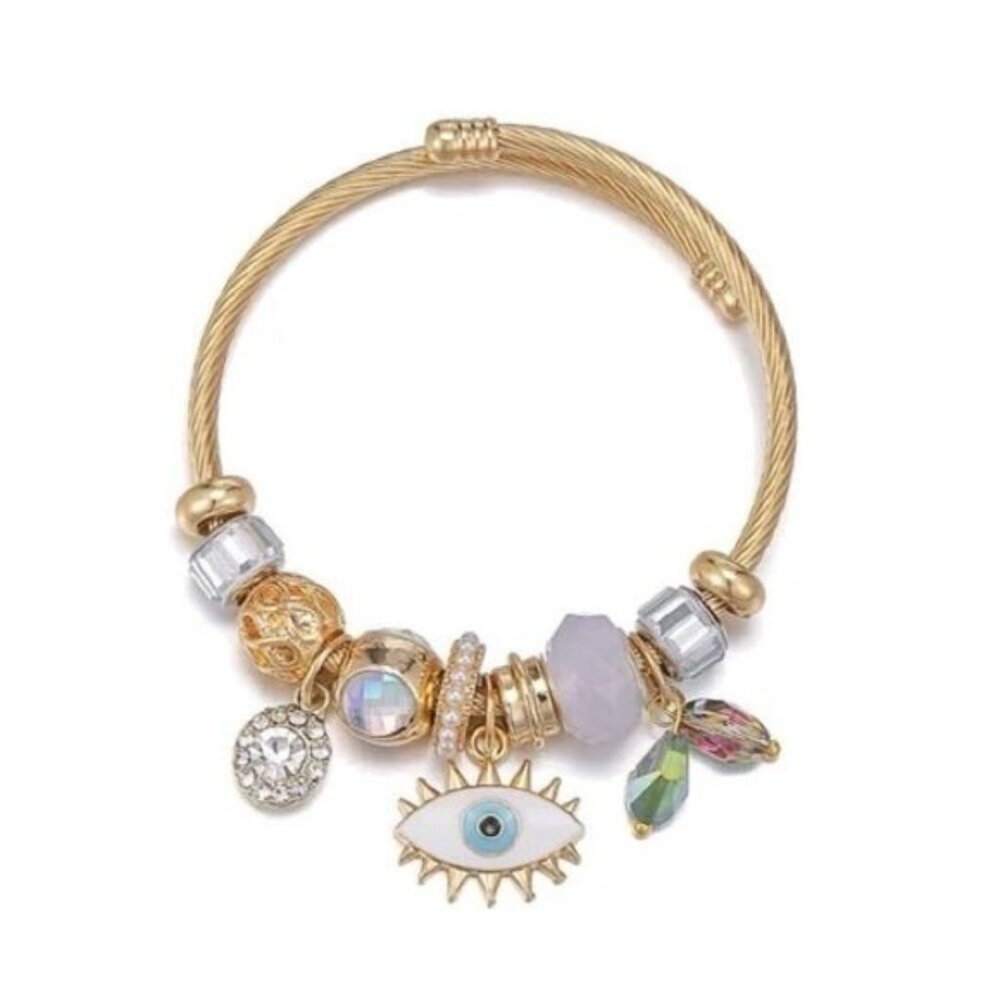 Gold Bracelet with Eye Pendant Q445